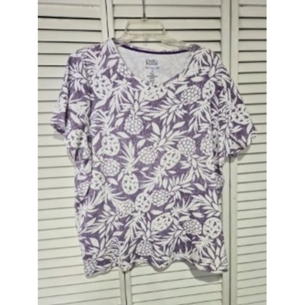 Croft & Barrow Women's 1X Purple White Pineapple Tropical V-Neck Classic Tee
